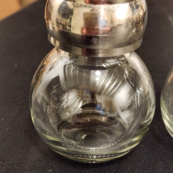 Glass Orbit Style Salt and Pepper Shakers - Picture 4 of 6